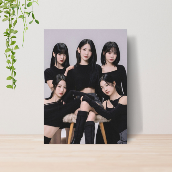 Quadro Le Sserafim Kpop Girl Group A4 | Placa MDF 01