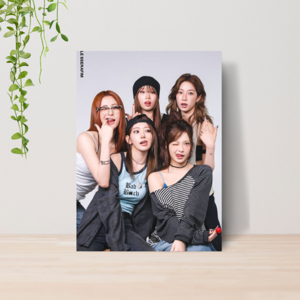 Quadro Le Sserafim Kpop Girl Group A4 | Placa MDF 08