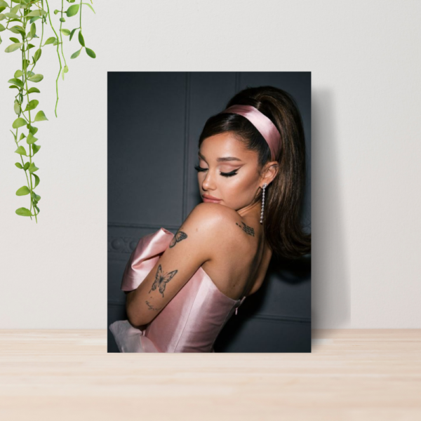 Quadro Ariana Grande Pop Music Cantora A4 | Placa MDF 05